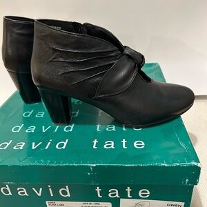 David Tate Black Leather Heeled Shoes
Size 7